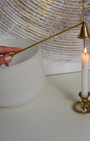 Éteignez vos bougies avec élégance et sécurité grâce à cet éteignoir à bougie à long manche, conçu pour préserver vos bougies tout en facilitant vos rituels, prières et moments de méditation.
